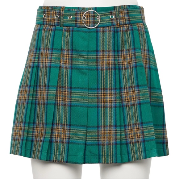 Almost Famous Dresses & Skirts - NWT plaid pleated mini skirt size M by Almost Famous marked M see measurements